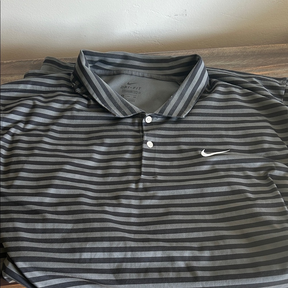 Nike Men's Black and Gray Polo Shirt